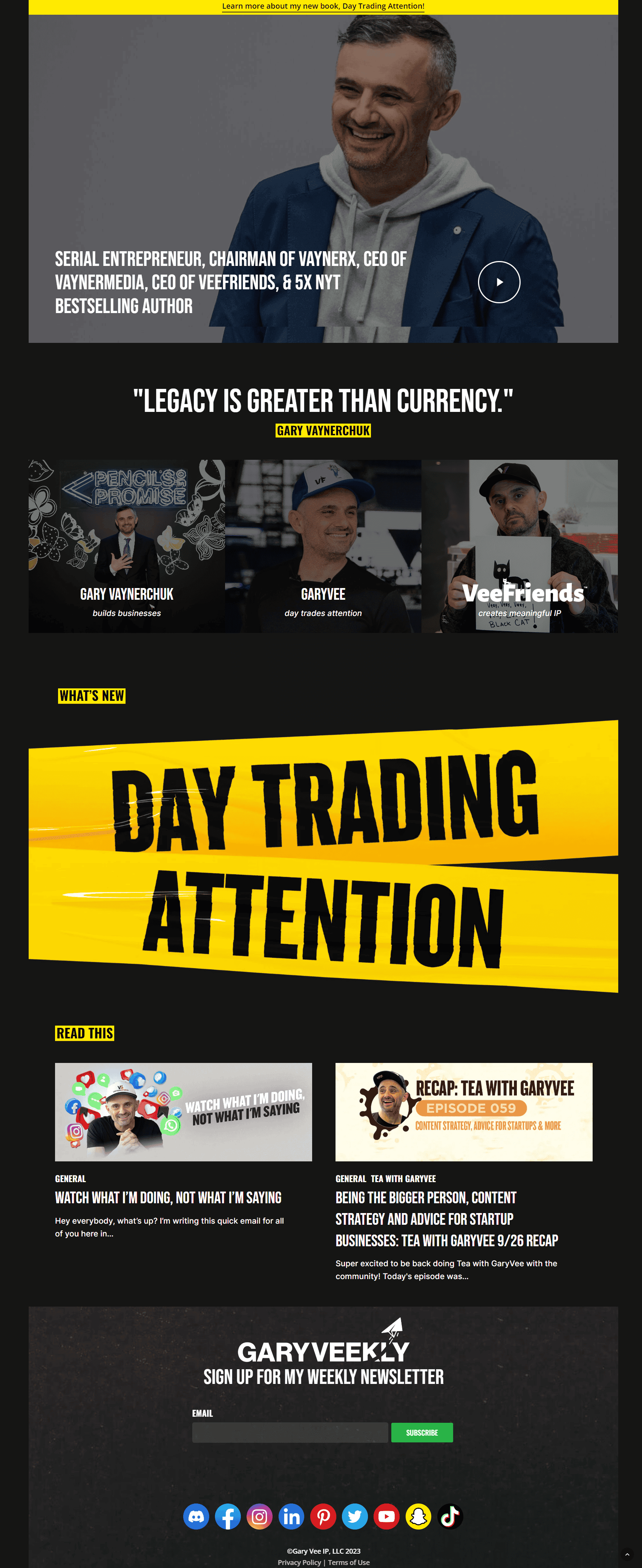 https://10web.io/blog/wp-content/uploads/sites/2/2023/12/Gary-Vaynerchuk-Personal-Website.png