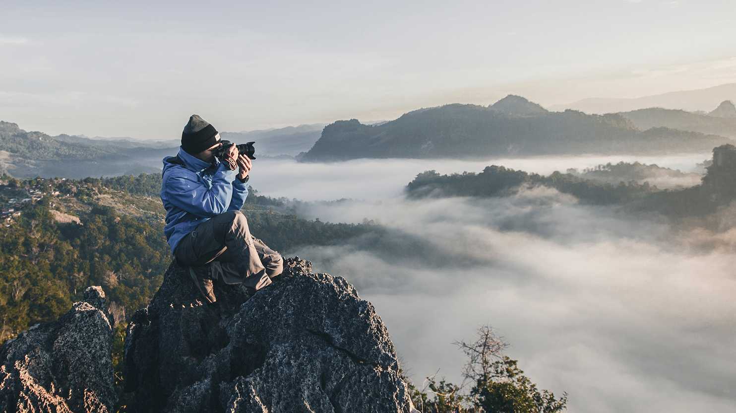 photographer on the cliff